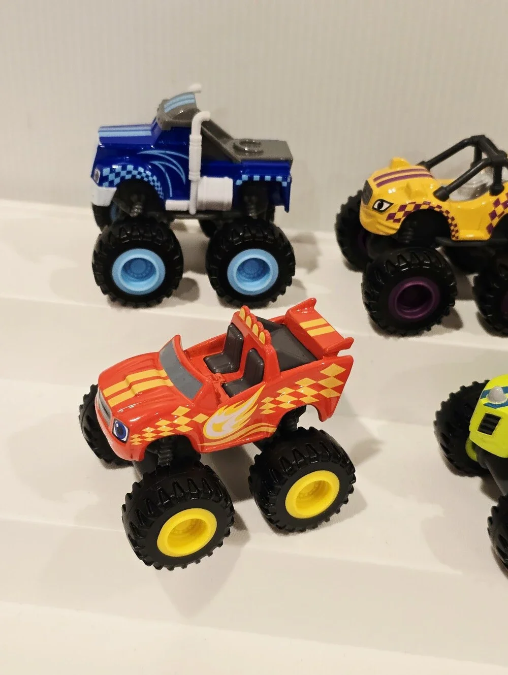 Blaze And The Monster Machines Racing Flag Diecast Truck Set